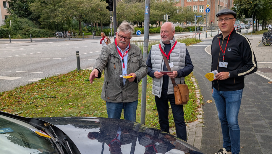 Gelbe Karte für Falschparker: SoVD Schleswig-Holstein schärft Bewusstsein für Behindertenparkplätze